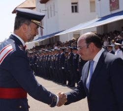Su Majestad el Rey recibe el saludo del nuevo presidente de la Comunidad Autónoma de la Región de Murcia, Pedro Antonio Sánchez López
