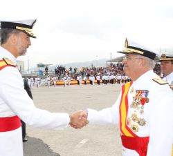 Su Majestad el Rey recibe el saludo del almirante jefe de Estado Mayor de la Armada, Jaime Muñoz-Delgado y Díaz del Río