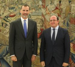 Su Majestad el Rey con el presidente de la Región de Murcia, Pedro Antonio Sánchez