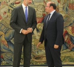 Don Felipe conversa con el presidente de la Región de Murcia, Pedro Antonio Sánchez