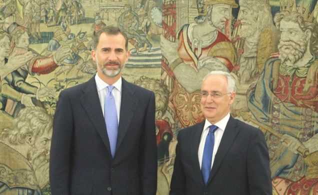 Su Majestad el Rey junto a José Ignacio Ceniceros González, presidente de la Comunidad Autónoma de La Rioja