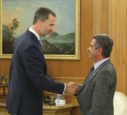 Su Majestad el Rey recibe el saludo del presidente de la Comunidad Autónoma de Cantabria, Miguel Ángel Revilla Roiz