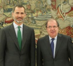 Su Majestad el Rey junto al presidente de la Junta de Castilla y León, Juan Vicente Herrera Campo