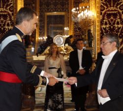 Su Majestad el Rey recibe las Cartas Credenciales del nuevo embajador de El Salvador en España, Jorge Alberto Palencia Mena