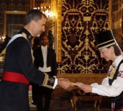 Su Majestad el Rey recibe las Cartas Credenciales de la nueva embajadora de Lituania en España, Skaiste Aniuliene