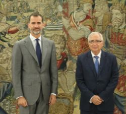 Don Felipe, con el presidente de la Ciudad Autónoma de Melilla, Juan José Imbroda