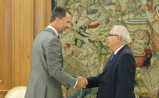 Su Majestad el Rey recibe el saludo del presidente de la Ciudad Autónoma de Melilla, Juan José Imbroda
