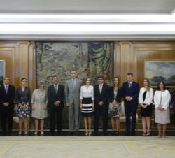 Don Felipe y Doña Letizia con los miembros del nuevo Consejo General de la ONCE