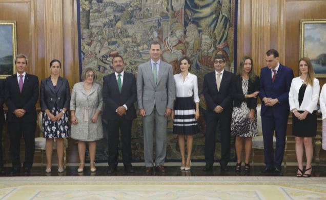 Sus Majestades los Reyes junto a los nuevos miembros del Consejo General de la ONCE