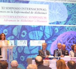 Doña Sofía, en la mesa presidencial, durante la intervención de la secretaria de Estado de Investigación, Desarrollo e Innovación, junto al consejero 