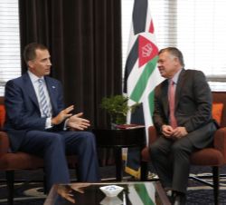 Don Felipe y el Rey Abdullah II de Jordania durante el encuentro que mantuvieron
