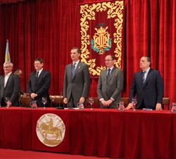 Su Majestad el Rey en la mesa presidencial durante la entrega de los Premios Jaime I