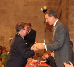 Don Felipe entrega el Premio Rey Jaime I de Economía 2015 a Juan José Dolado