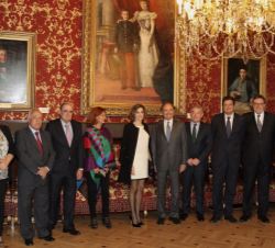 Doña Letizia, con los miembros de las Mesas del Congreso y del Senado y los portavoces de los Grupos Parlamentarios del Senado