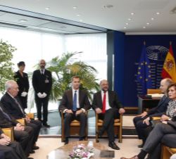 Encuentro de Su Majestad el Rey con el Presidente del Parlamento Europeo, Martin Schulz, acompañados por las respectivas delegaciones