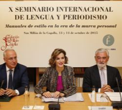 La Reina, junto al presidente de la Comunidad Autónoma de La Rioja y de la Fundación San Millán de la Cogolla, José Ignacio Ceniceros, y el director d