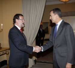 Su Majestad el Rey es recibido por el presidente del Gobierno y presidente ejecutivo del Patronato del Instituto Cervantes, Mariano Rajoy