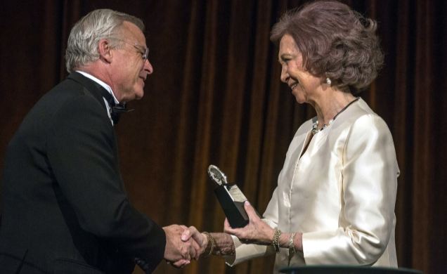 Su Majestad la Reina Doña Sofía recibe el "2015 Hadrian Award" de manos del director del World Monuments Fund, Christopher Ohstrom