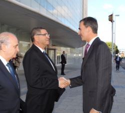 Su Majestad el Rey recibe el saludo del primer ministro de Túnez, Habib Essid