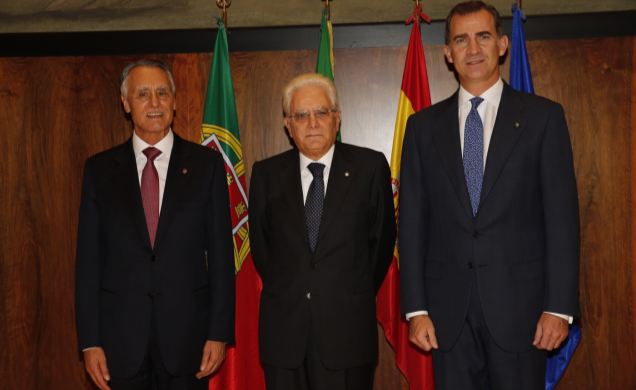 Su Majestad el Rey junto al Presidente de la República Italiana, Sergio Mattarella, y el Presidente de la República Portuguesa, Anibal Cavaco Silva