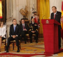 Sus Majestades los Reyes durante la intervención del Secretario General de Naciones Unidas, Ban Ki-moon