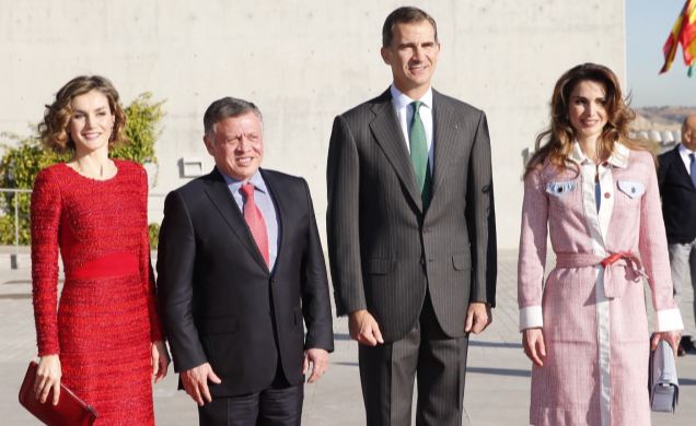 Sus Majestades los Reyes junto a Sus Majestades los Reyes del Reino Hachemita de Jordania tras su llegada a Madrid en Visita de Trabajo