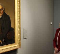 La Reina contempla el retrato de Louis François Bertin, obra de Ingres