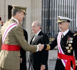 Don Felipe recibe el saludo del jefe del Estado Mayor de la Defensa, Fernando García Sánchez