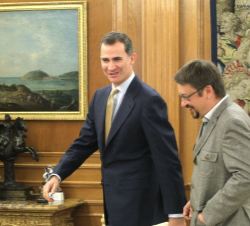 Don Felipe con el representante designado por En Comú-Podem, Francesc Xavier Domènech Sampere