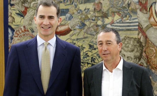 Don Felipe con el representante designado por Compromís-Podemos-És el Moment, Joan Baldoví Roda