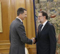 Su Majestad el Rey recibe el saludo de Mariano Rajoy Brey, del Partido Popular (PP)