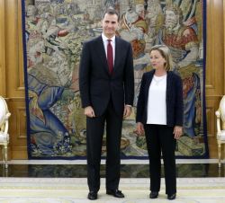 Su Majestad el Rey con el representante de Coalición Canaria-Partido Nacionalista Canario (CCa-PNC), Ana María Oramas González-Moro