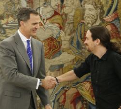 Su Majestad el Rey recibe el saludo de Pablo Iglesias Turrión, de Podemos (PODEMOS)