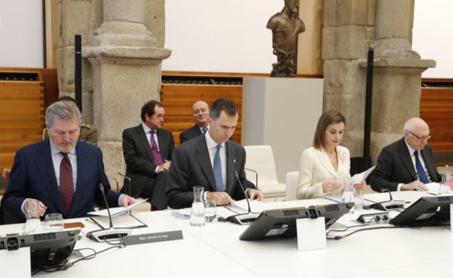 Los Reyes, junto al ministro de Educación, Cultura y Deporte en funciones y el presidente del Real Patronato del Museo Nacional del Prado, durante la 