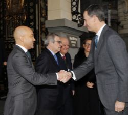 Su Majestad el Rey recibe el saludo del secretario de Estado de Comercio, Jaime García-Legaz