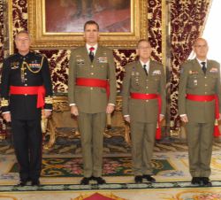Su Majestad el Rey, con los generales Romero, Vicente y Álvarez de Tejada