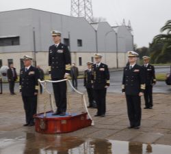 Su Majestad el Rey recibe honores a su llegada a la Escuela de Especialistas de la Armada "Antonio de Escaño"