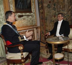 Don Felipe conversa tras la entrega de la Carta Credencial con el embajador de la República de Iraq, Alaa Majid Hussein Al-Hashimy