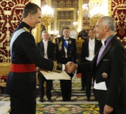 Su Majestad el Rey recibe la Carta Credencial del embajador de la República Italiana, Stefano Sannino