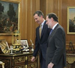 Su Majestad el Rey con el representante designado por Partido Popular (PP), Mariano Rajoy Brey