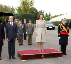 Su Majestad la Reina Doña Sofía recibe Honores de Ordenanza al inicio del acto