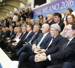 Su Majestad el Rey junto al presidente de la FIFA, Gianini Infantino, el presidente del Gobierno en funciones, Mariano Rajoy y la presidenta de la Com