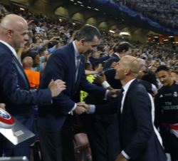 Don Felipe felicita al entrenador del Real Madrid C.F. Zinedine Zidane