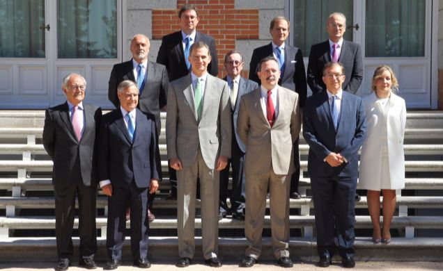 Su Majestad el Rey junto a la Comisión Permanente de la Asociación Española de Normalización y Certificación (AENOR), con motivo del trigésimo anivers