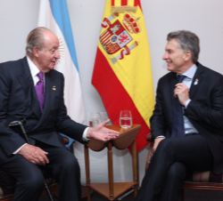 Su Majestad el Rey Don Juan Carlos durante su encuentro con el presidente de la República Argentina, Mauricio Macri