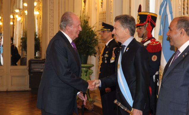 Su Majestad el Rey Don Juan Carlos recibe el saludo del presidente de la Nación Argentina, Mauricio Macri