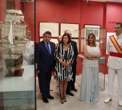 Su Majestad el Rey acompañado por la presidenta de la Junta de Andalucía, Susana Díaz Pacheco, durante su visita al Museo Naval de San Fernando