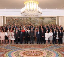 Su Majestad el Rey junto a la Asamblea General de Colegios Oficiales de Farmacéuticos de España