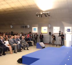 Vista general del auditorio durante la lectura del acta de concesión de los premios por parte del presidente ejecutivo de la Agencia EFE, José Antonio