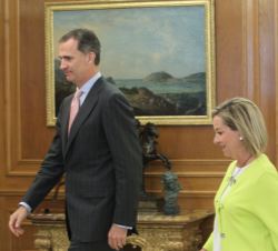Su Majestad el Rey con Ana María Oramas González-Moro, representante de Coalición Canaria-Partido Nacionalista Canario (CCa-PNC)